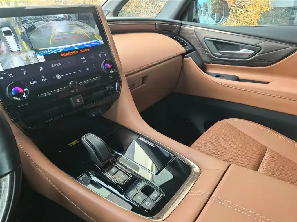 Toyota Alphard — фото 4