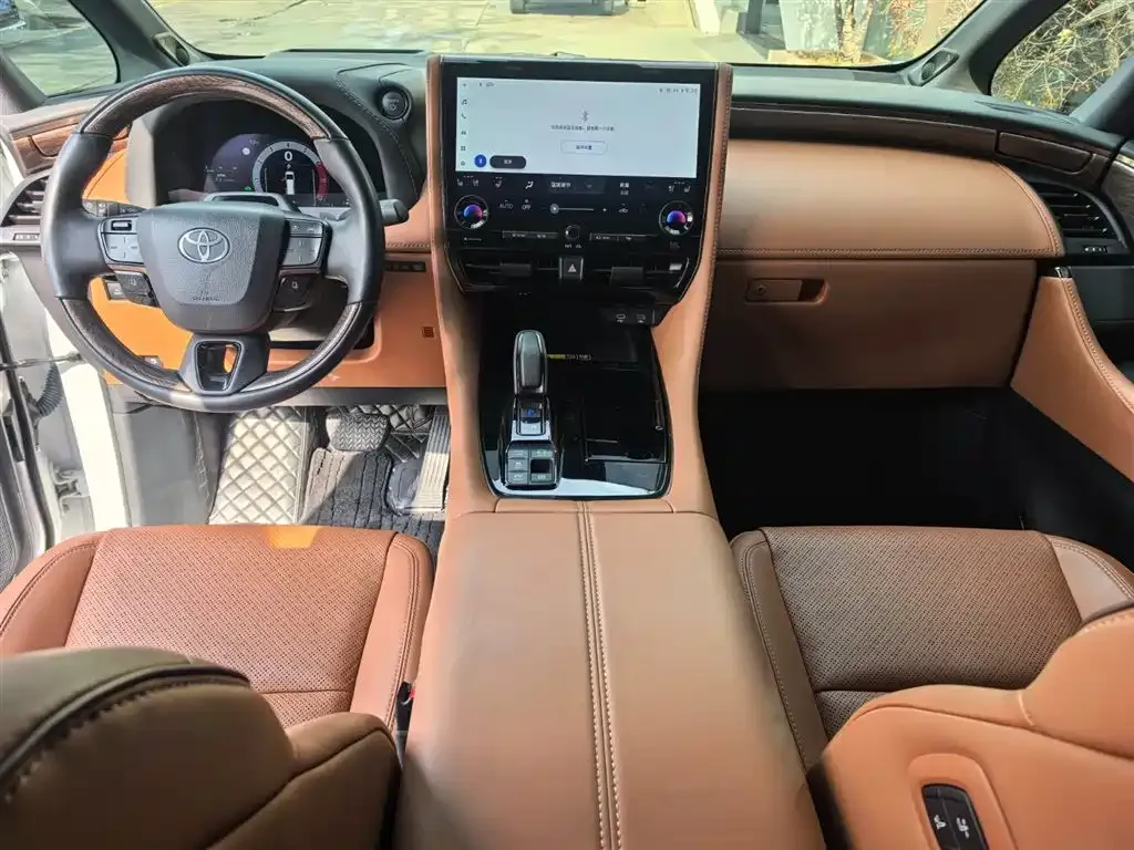 Toyota Alphard — фото 10