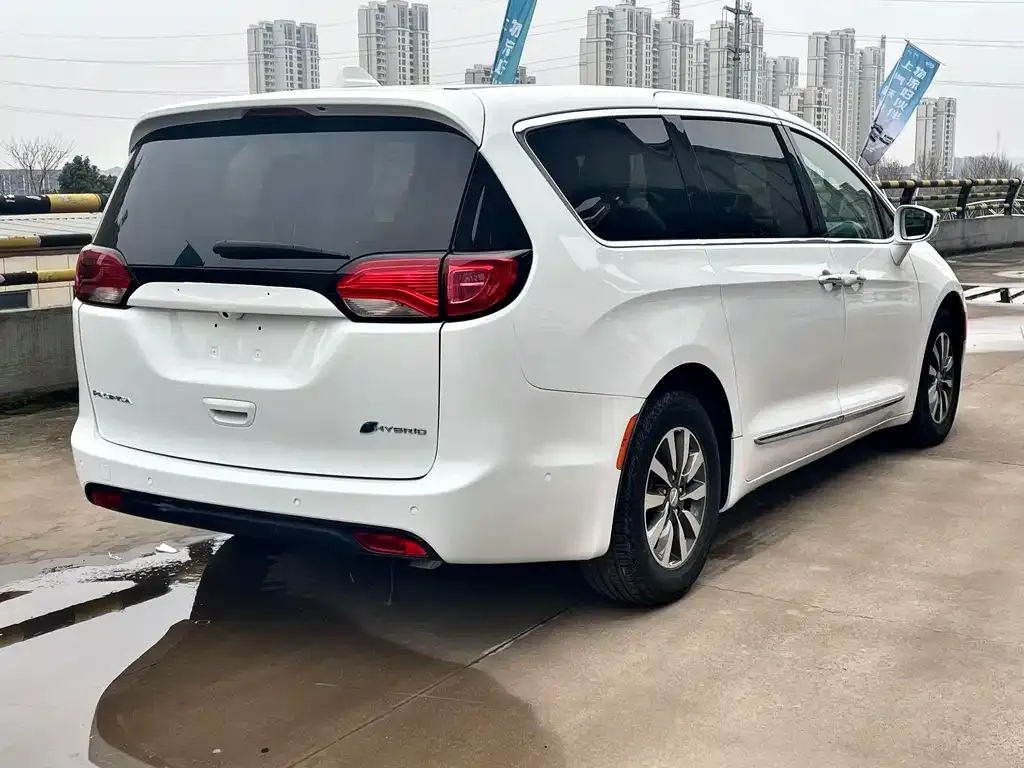 Chrysler Grand Voyager PHEV (Import) 2025 из CN, фото 10