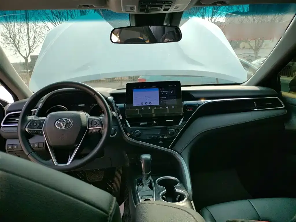Toyota Camry — фото 5