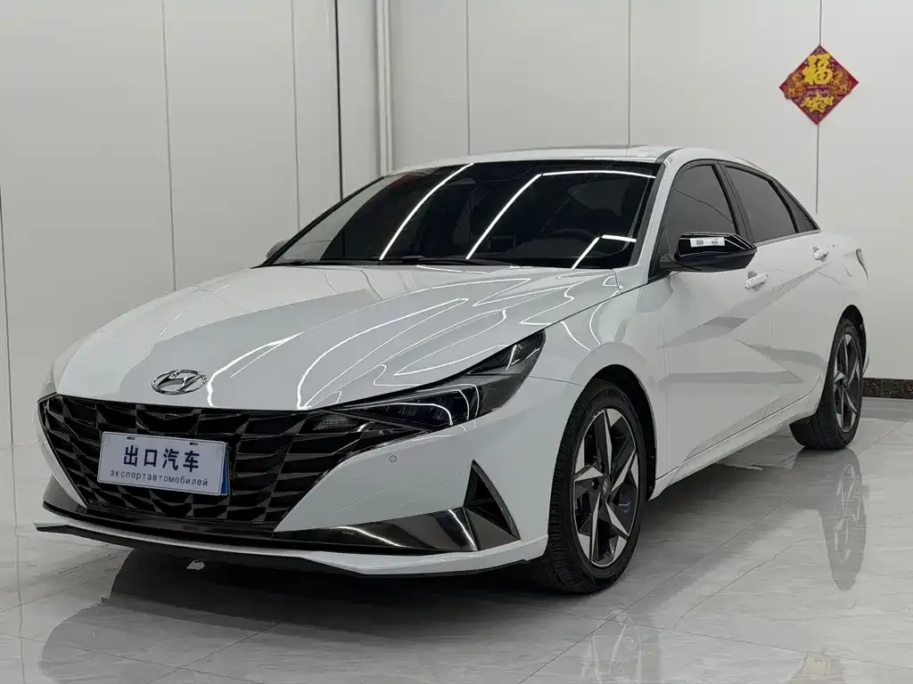 Hyundai Elantra — фото 1