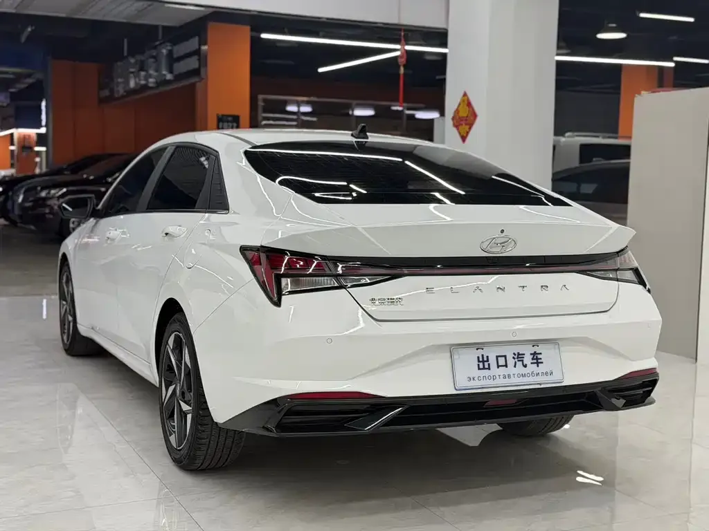 Hyundai Elantra — фото 8
