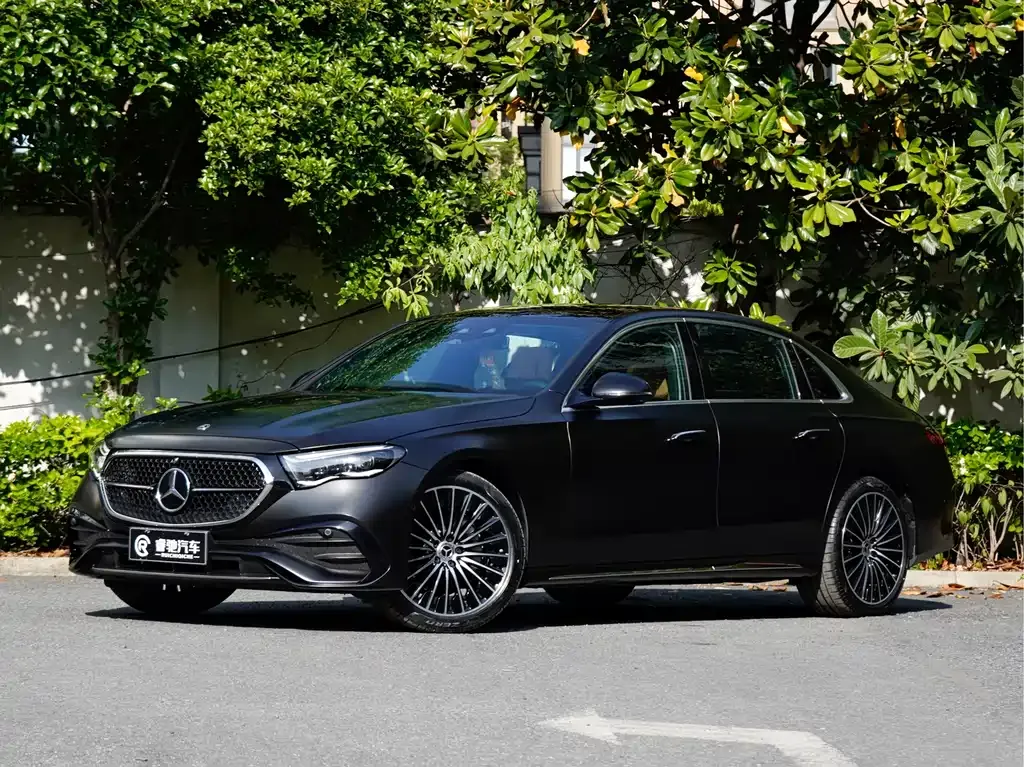 Mercedes-Benz E-Class — фото 1