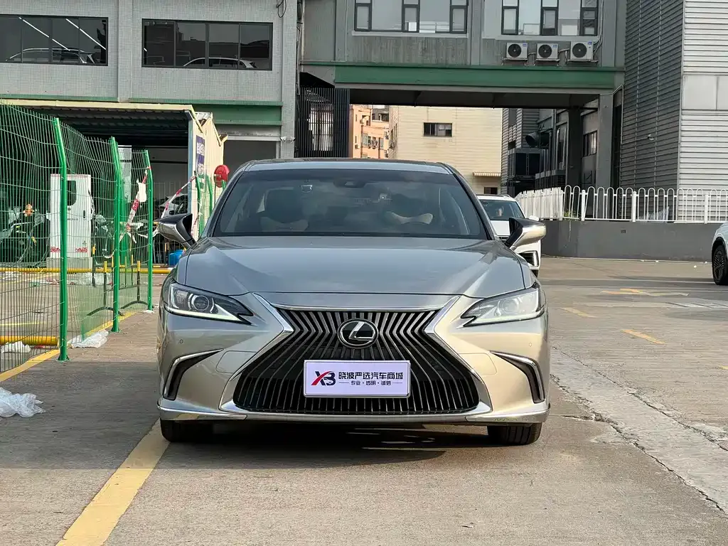 Lexus ES — фото 8