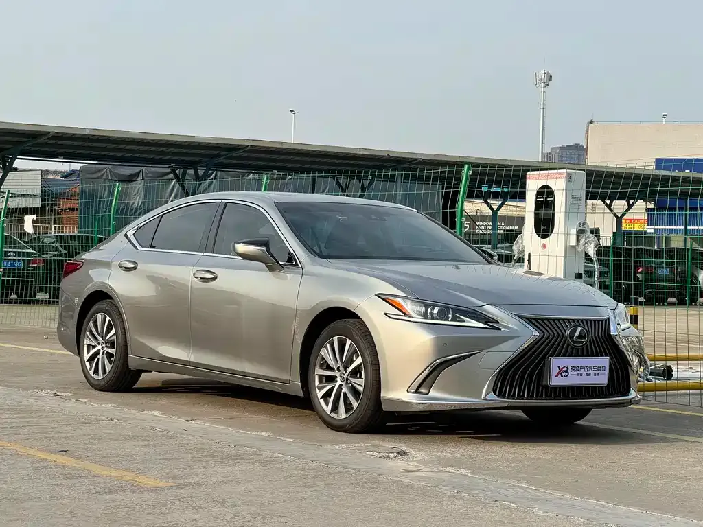 Lexus ES — фото 3