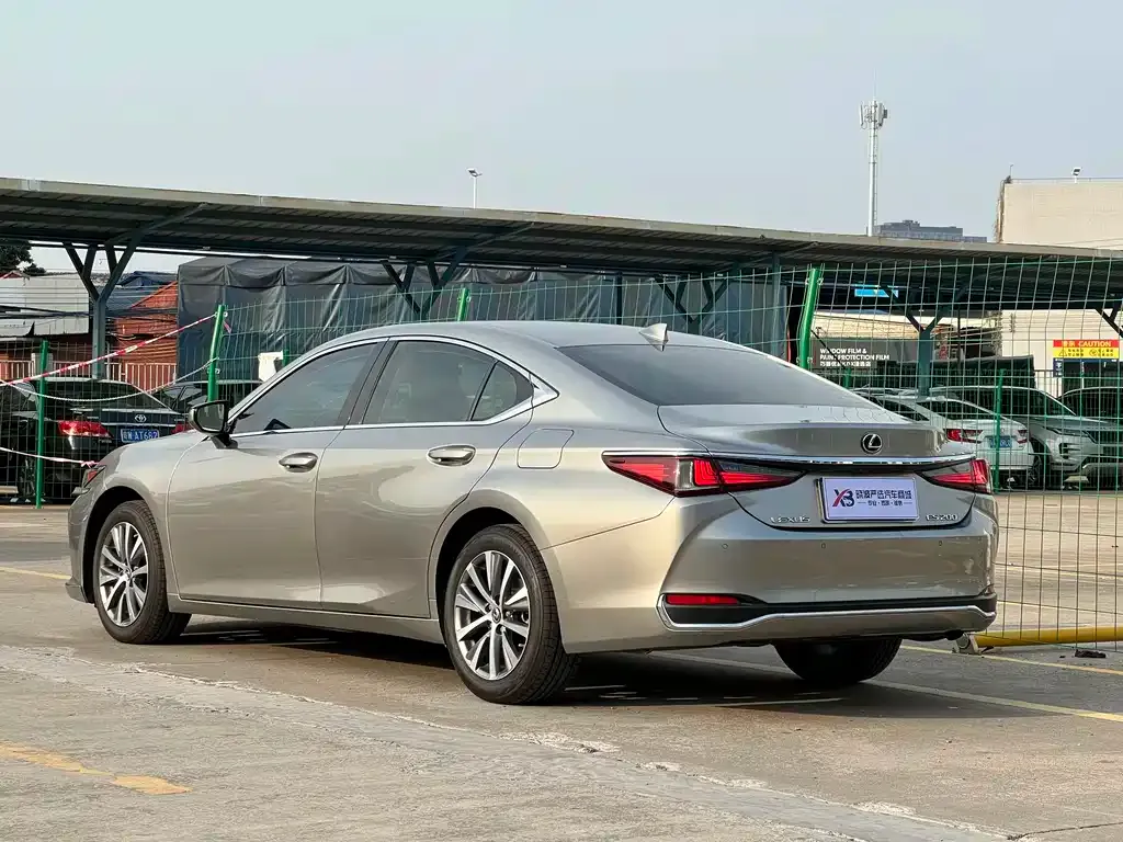 Lexus ES — фото 7