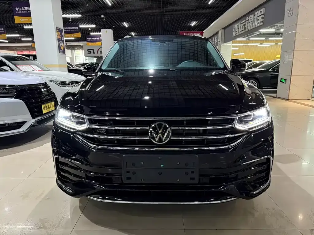 Volkswagen Tiguan L — фото 4