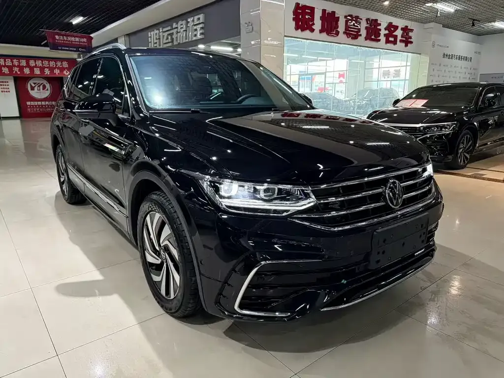 Volkswagen Tiguan L — фото 3