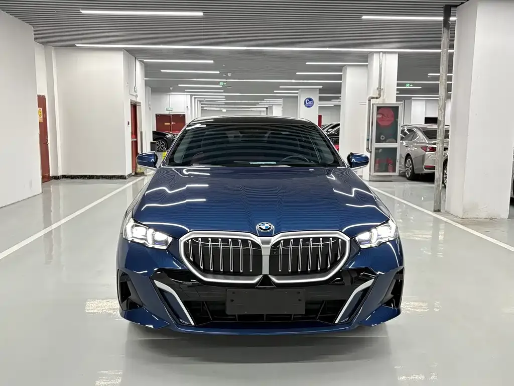 BMW 5 Series — фото 5