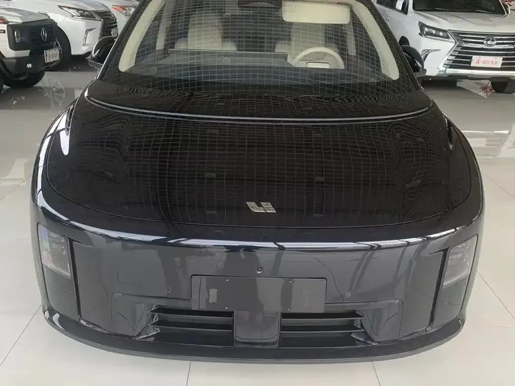 Li Auto i8 — фото 3