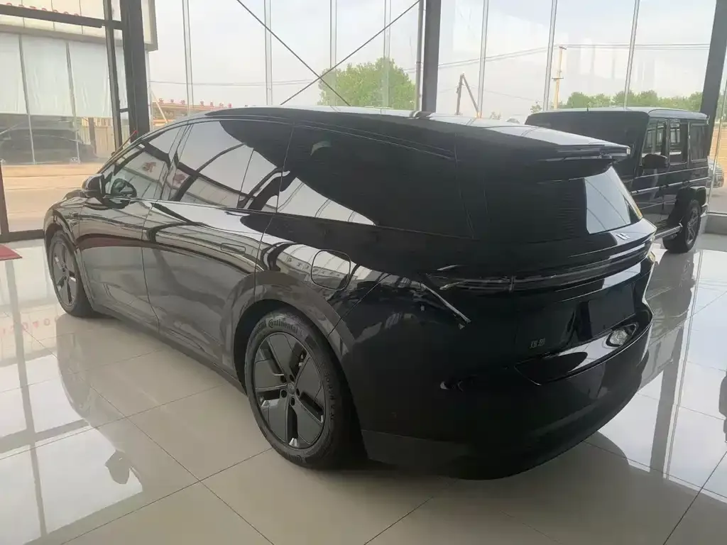 Li Auto i8 — фото 7