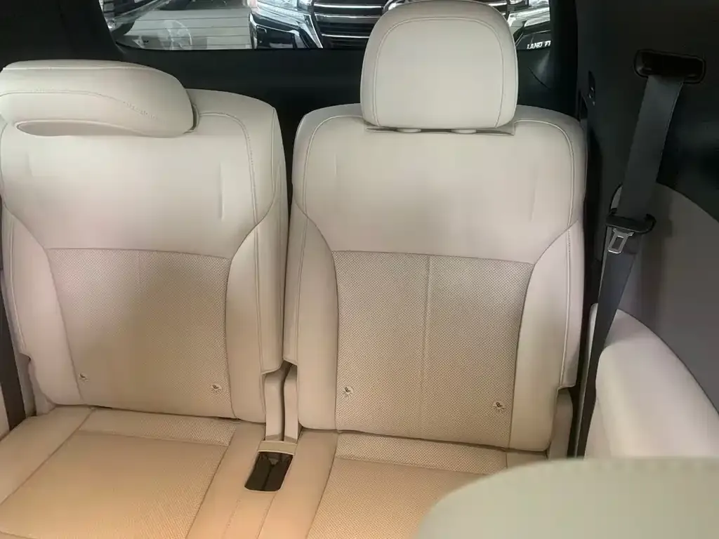 Li Auto i8 — фото 9