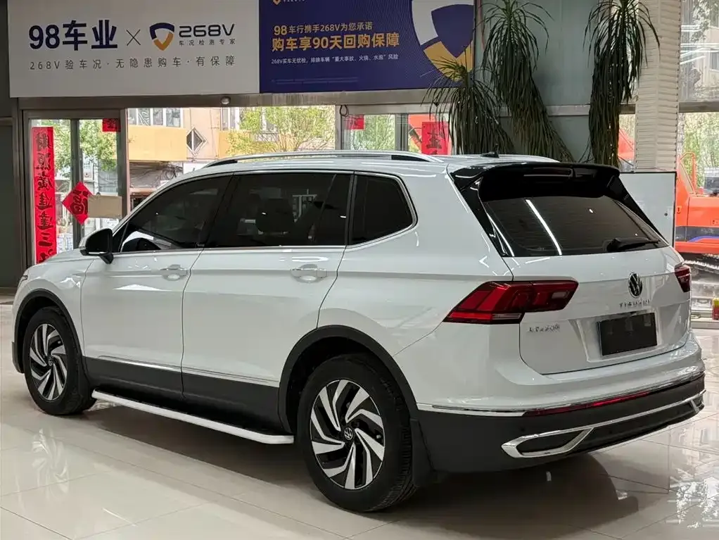Volkswagen Tiguan L — фото 8