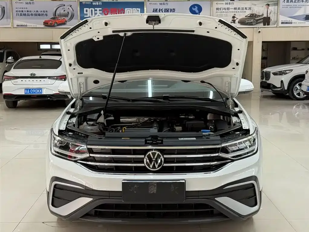 Volkswagen Tiguan L — фото 10