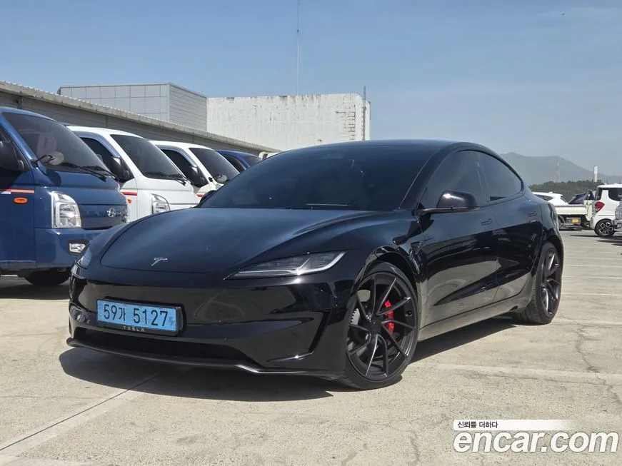 Tesla Model 3 — фото 1