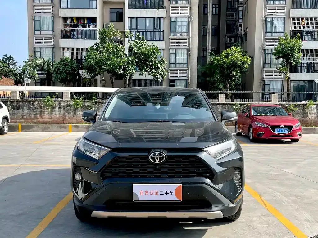 Toyota RAV4 — фото 9