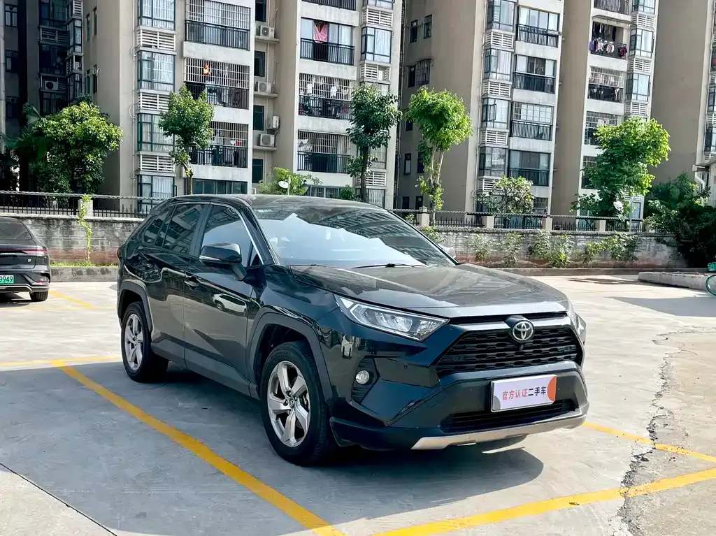 Toyota RAV4 — фото 7