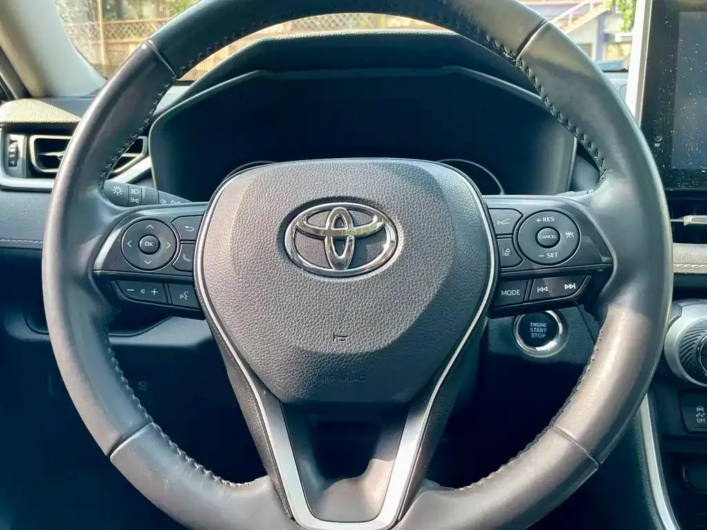 Toyota RAV4 — фото 4