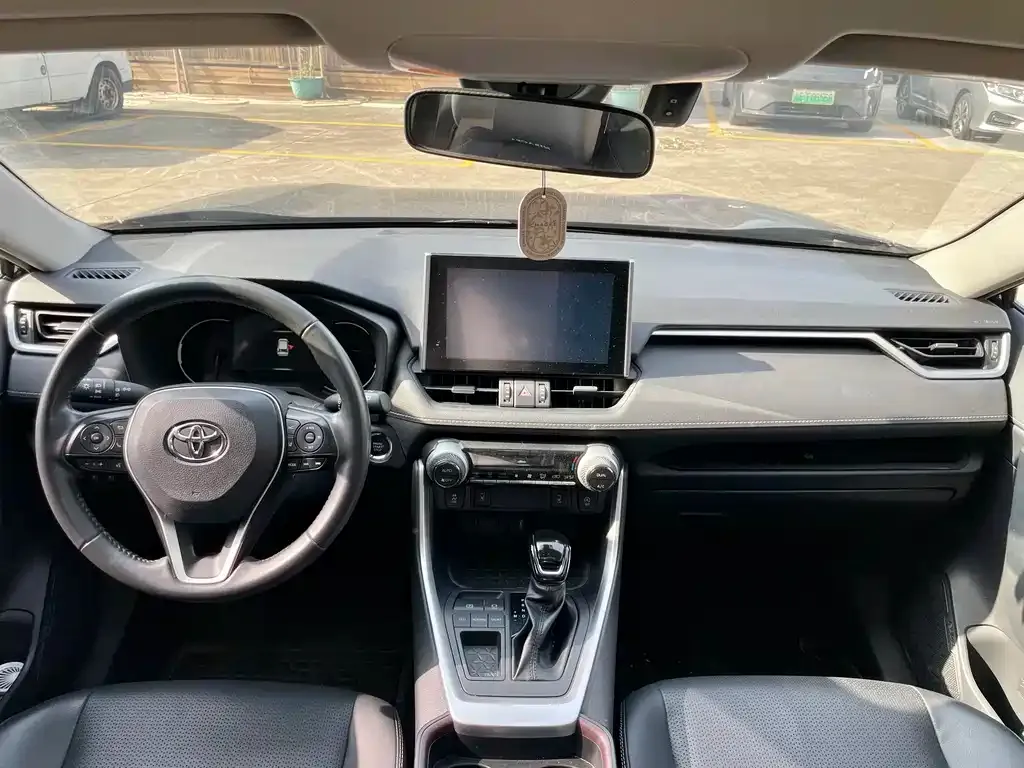 Toyota RAV4 — фото 5