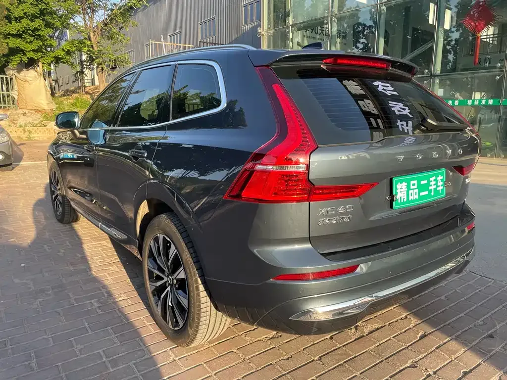 Volvo XC60 — фото 8