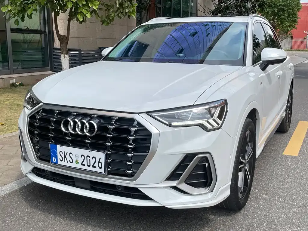 Audi Q3 — фото 1