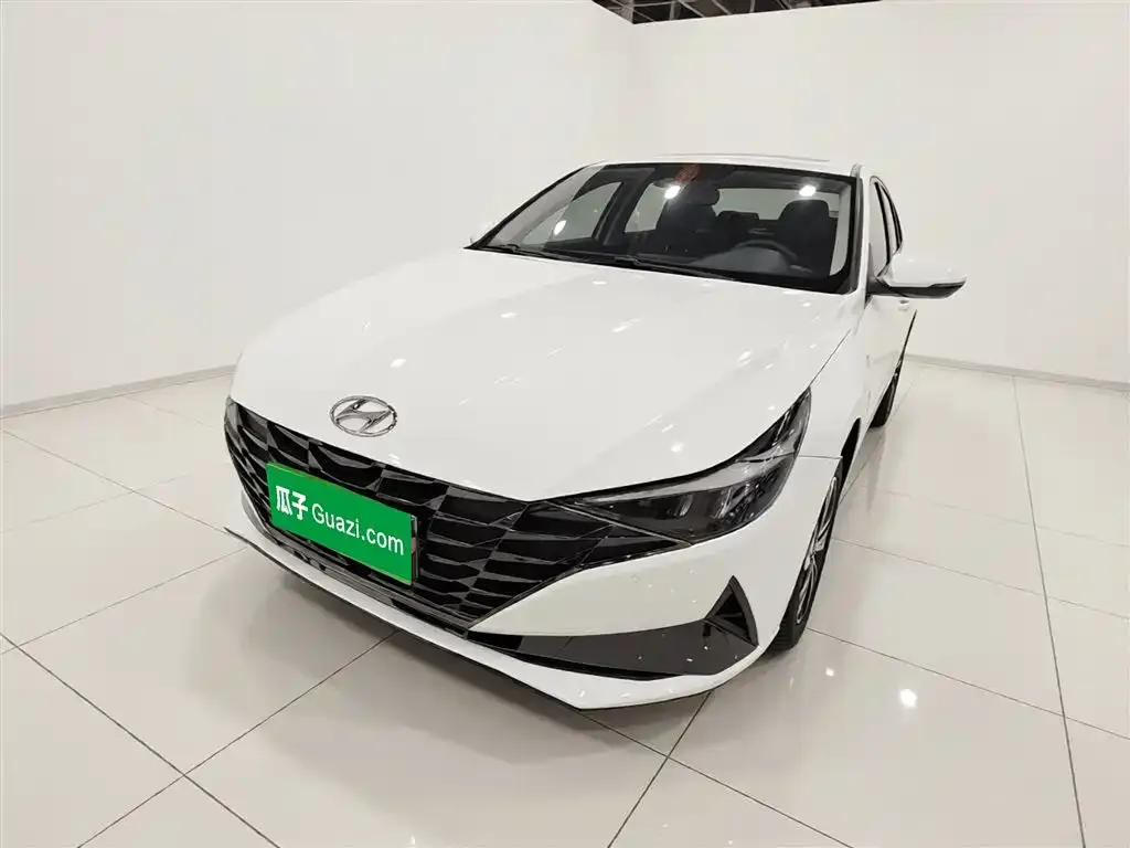 Hyundai Elantra — фото 1
