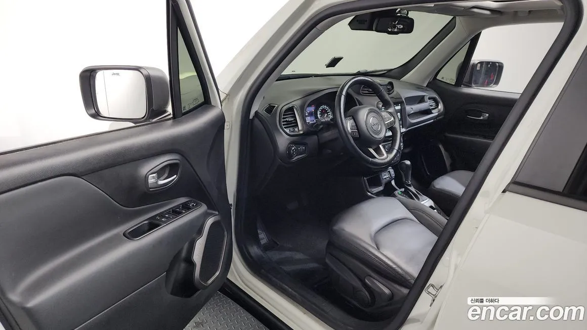 Jeep Renegade — фото 3
