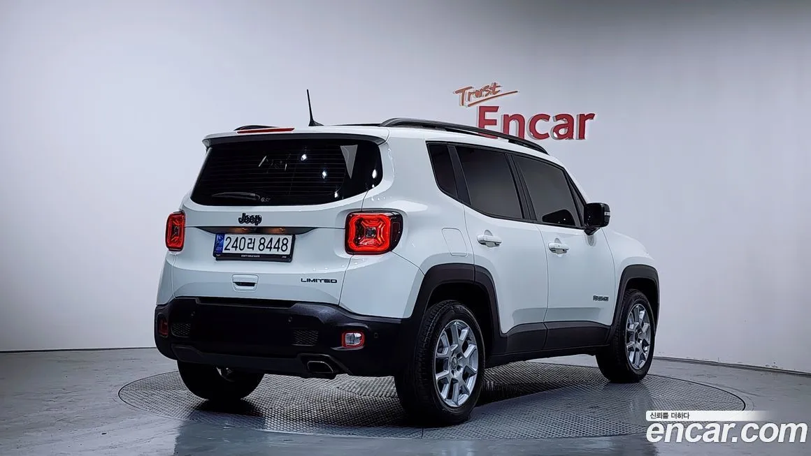 Jeep Renegade — фото 4