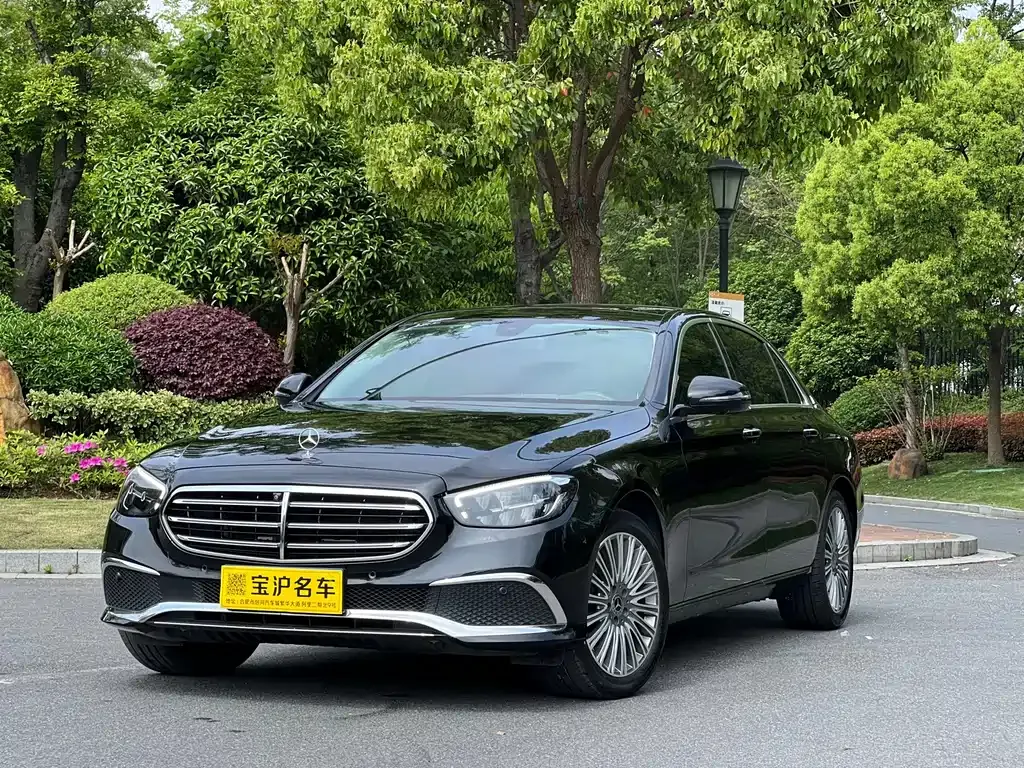 Mercedes-Benz E-Class — фото 1