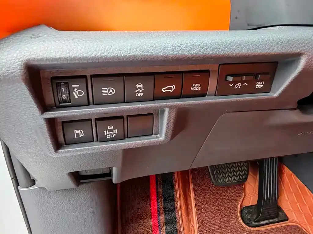 Toyota Granvia — фото 2