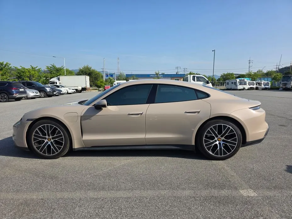 Porsche Taycan 2023 из KR, фото 4