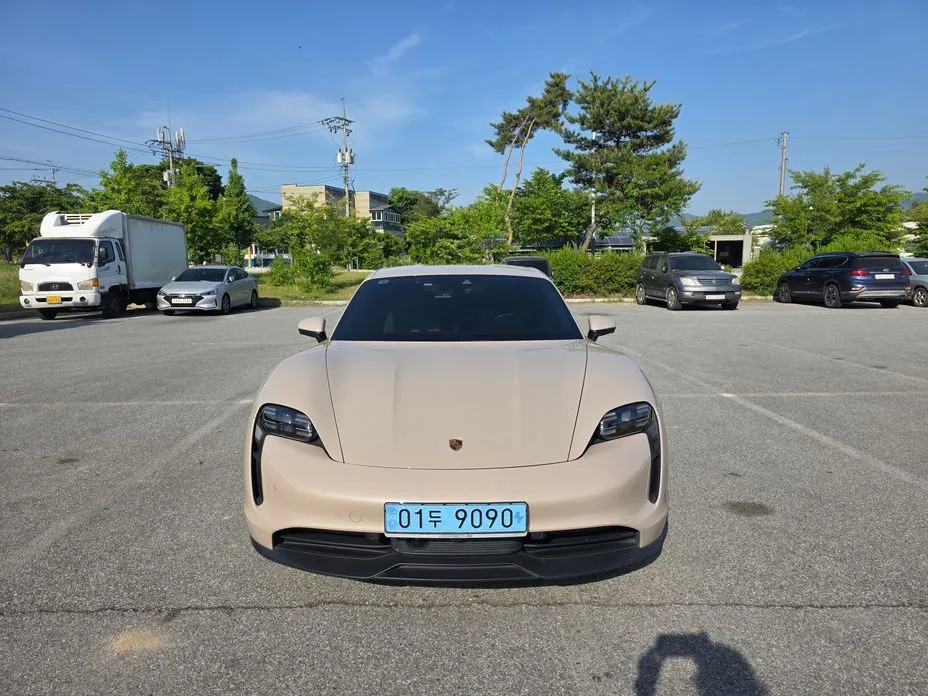 Porsche Taycan 2023 из KR, фото 9