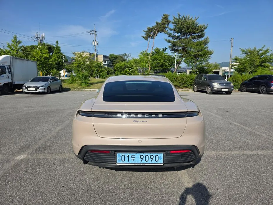 Porsche Taycan 2023 из KR, фото 7