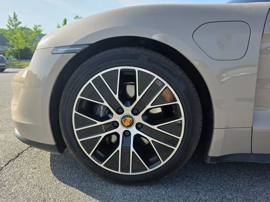 Porsche Taycan 2023 из KR, фото 5
