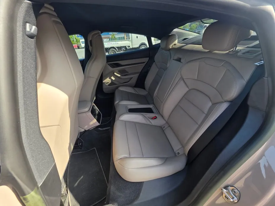 Porsche Taycan 2023 из KR, фото 2