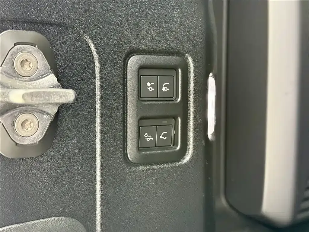 Land Rover Defender — фото 10