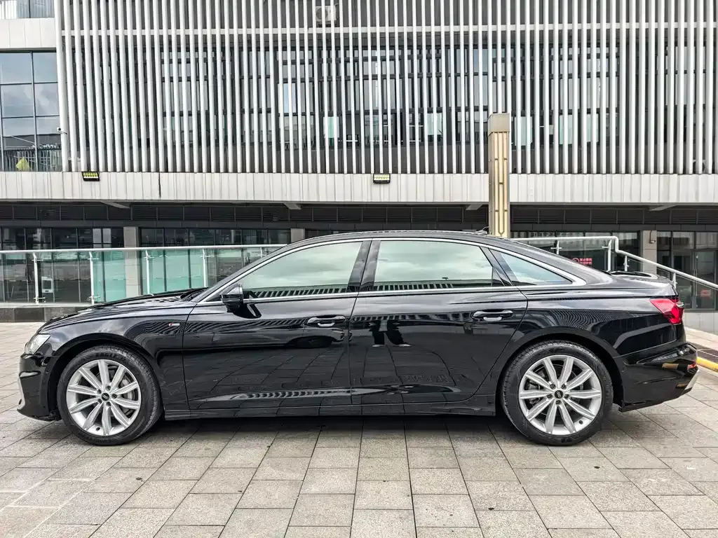 Audi A6L — фото 9