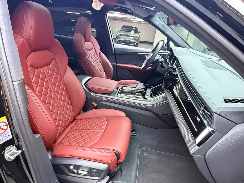 Audi SQ7 2025 из CN, фото 6
