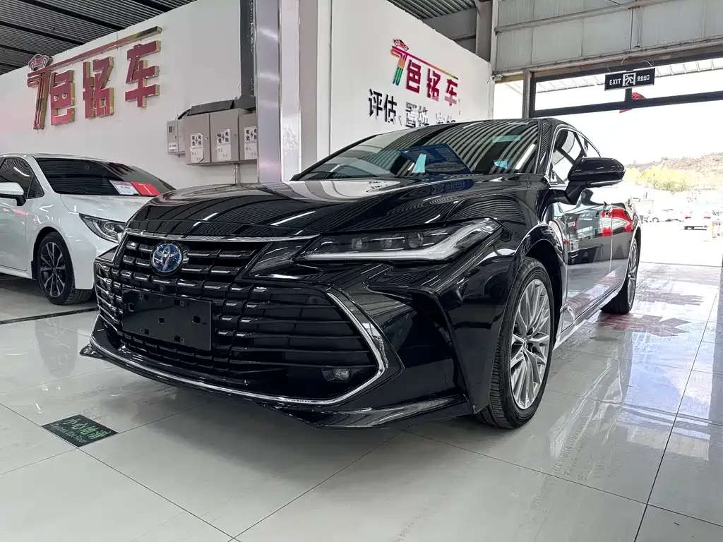Toyota Avalon — фото 1
