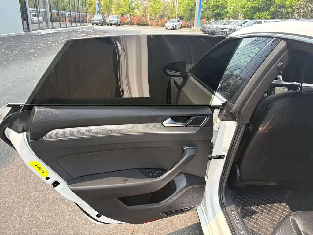 Volkswagen CC 2022 из CN, фото 2