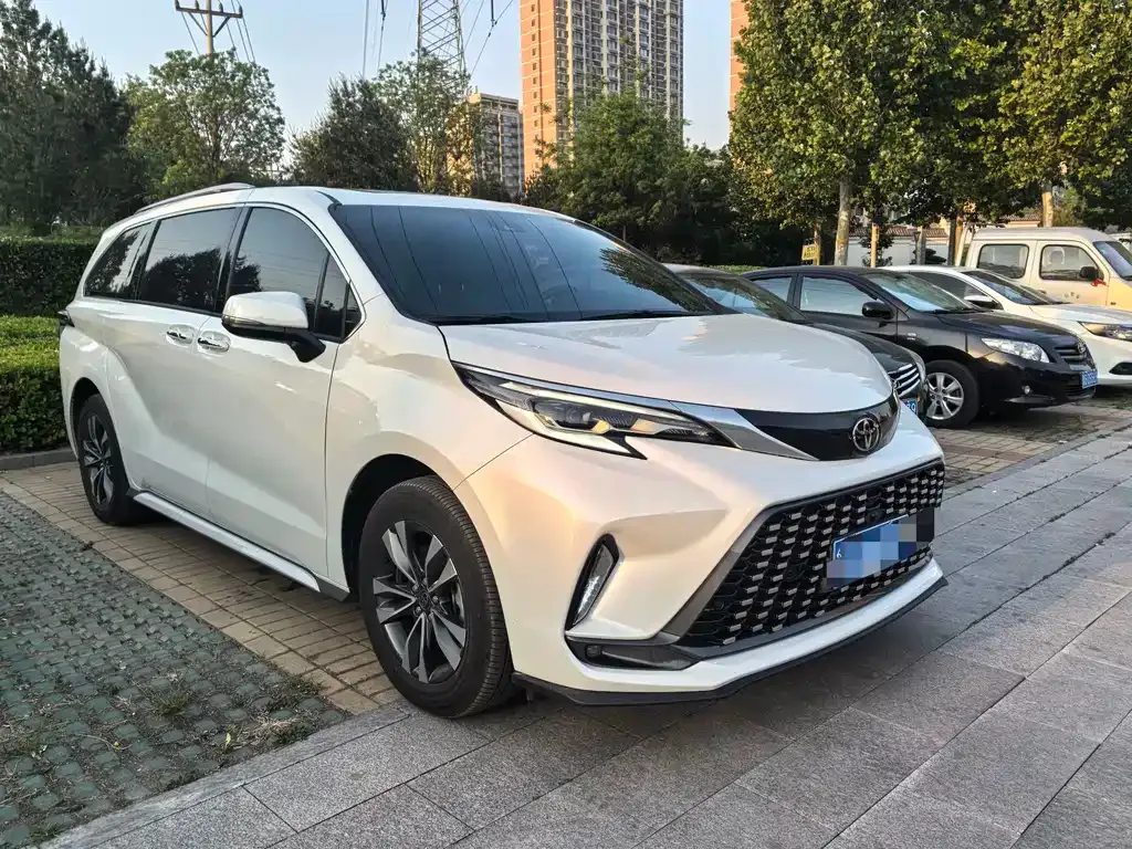 Toyota Granvia — фото 10