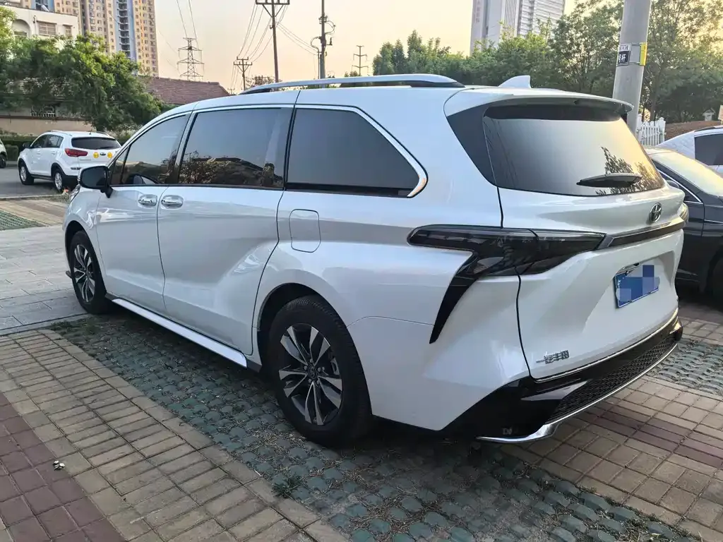 Toyota Granvia — фото 8
