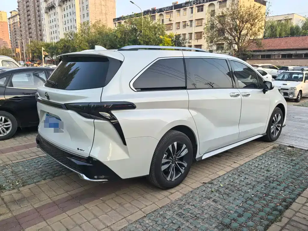 Toyota Granvia — фото 6
