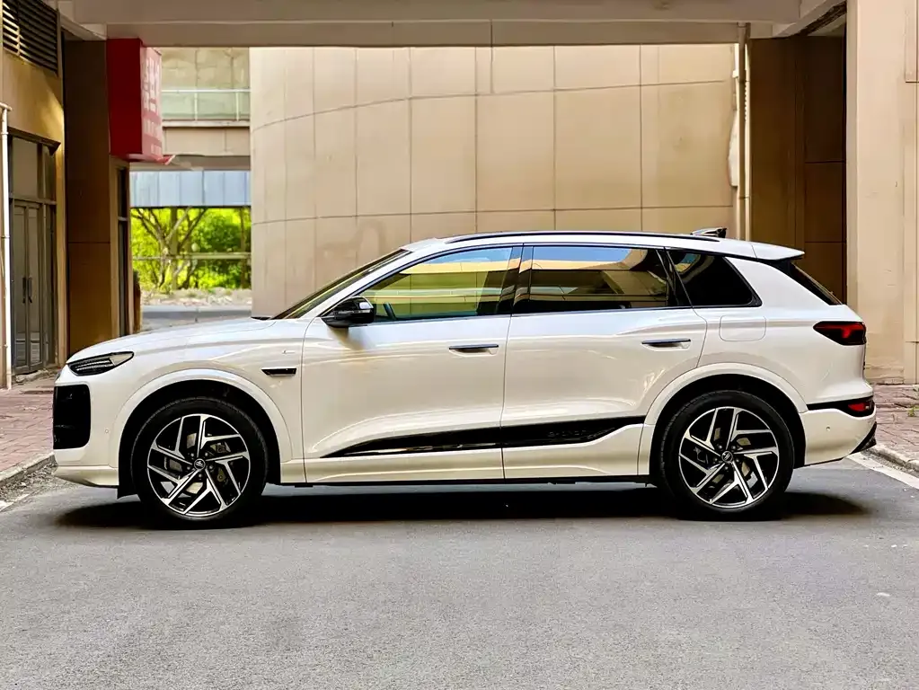 Audi Q6L e-tron — фото 7