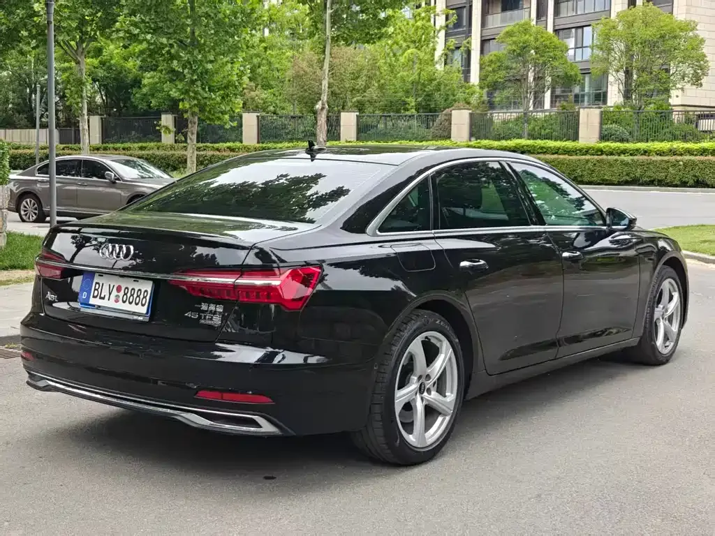 Audi A6L — фото 10