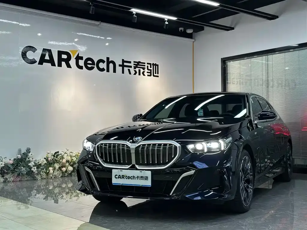 BMW 5 Series — фото 1