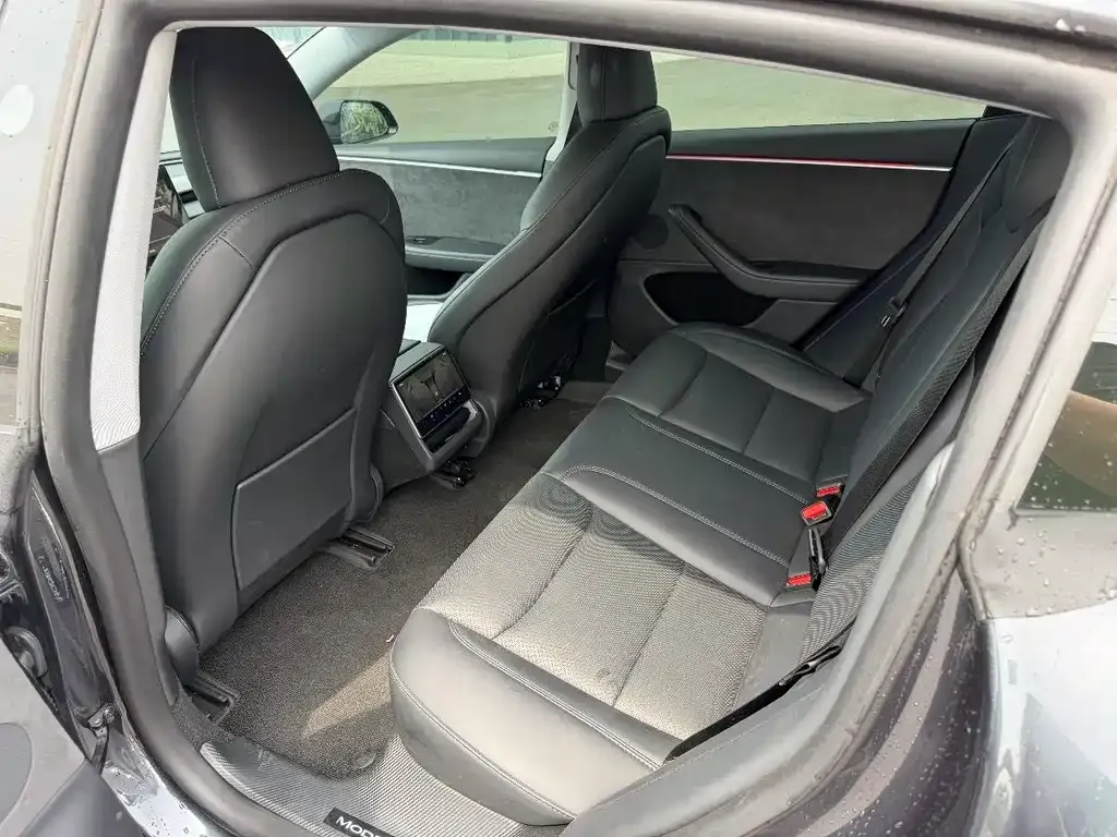 Tesla Model 3 — фото 10