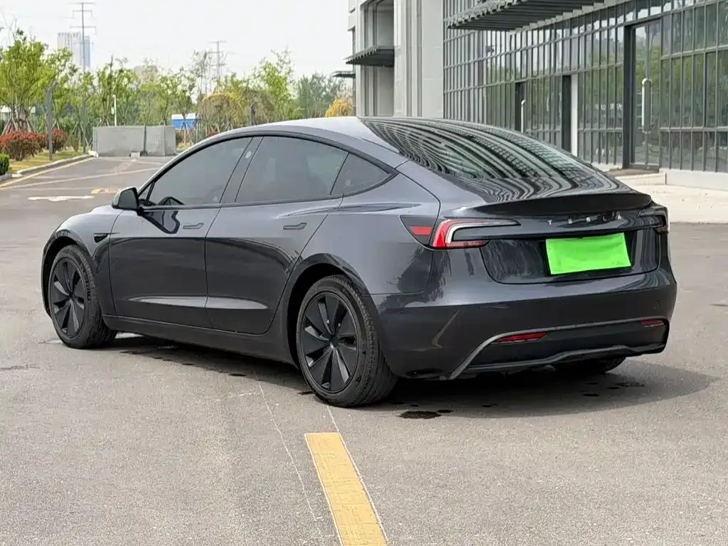 Tesla Model 3 — фото 9