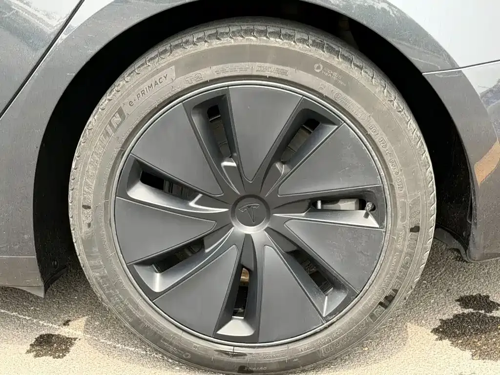 Tesla Model 3 — фото 4