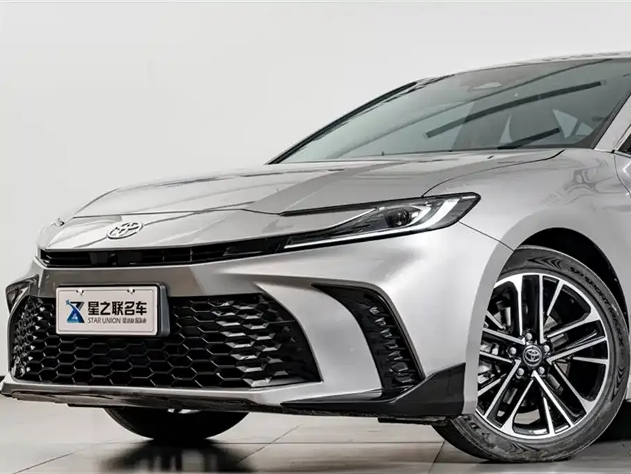 Toyota Camry — фото 3